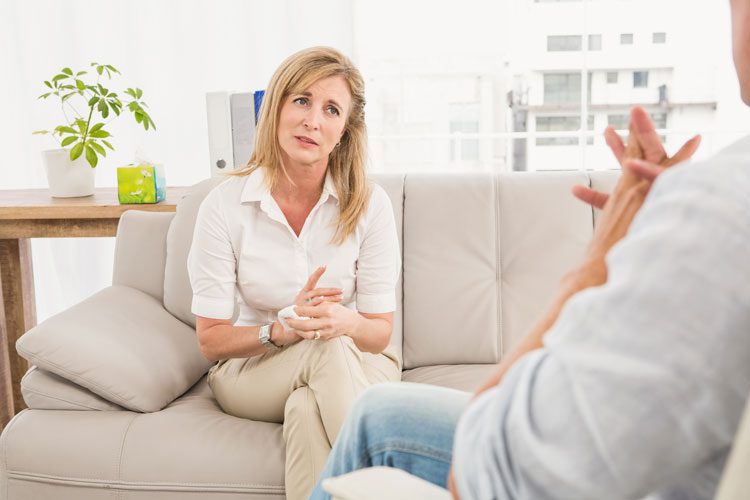 woman discussing with her therapist - valley recovery center - intensive outpatient treatment for drug and alcohol addiction - partial hospitalization program (PHP) - addiction treatment center